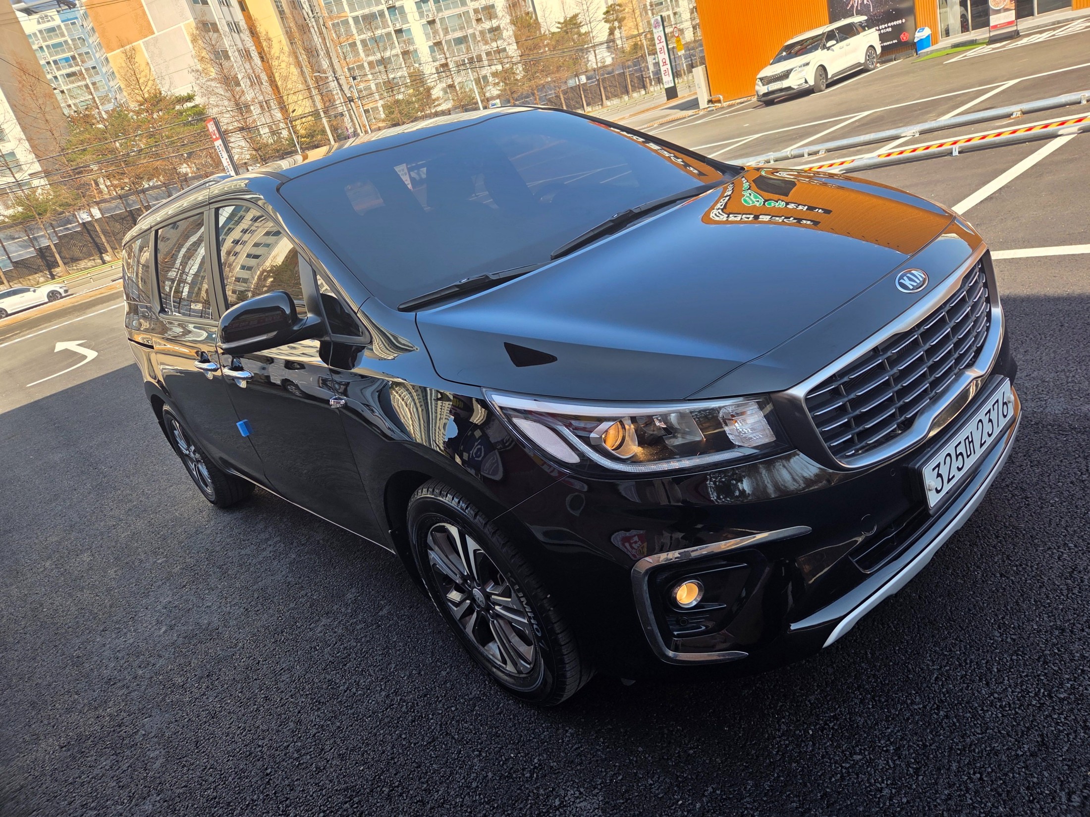 KIA CARNIVAL photo 3
