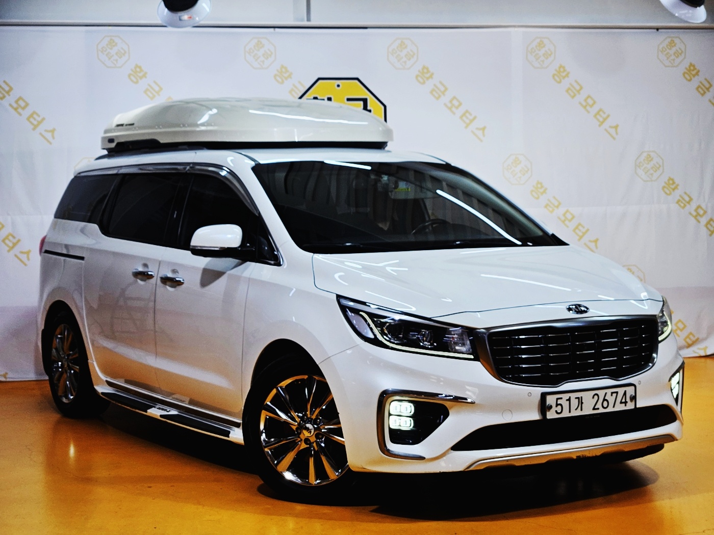 KIA CARNIVAL photo 3