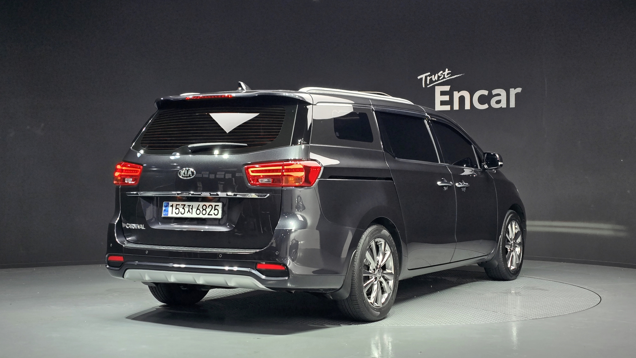 KIA CARNIVAL photo 2
