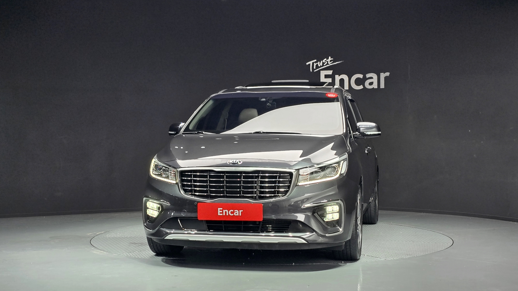 KIA CARNIVAL photo 3