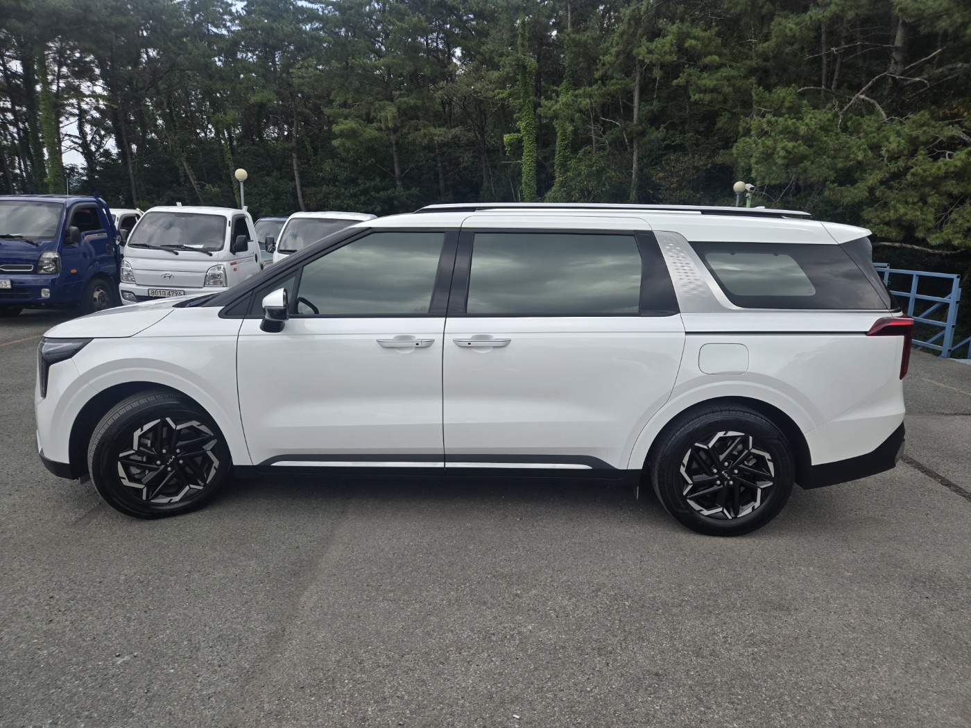 KIA CARNIVAL photo 3