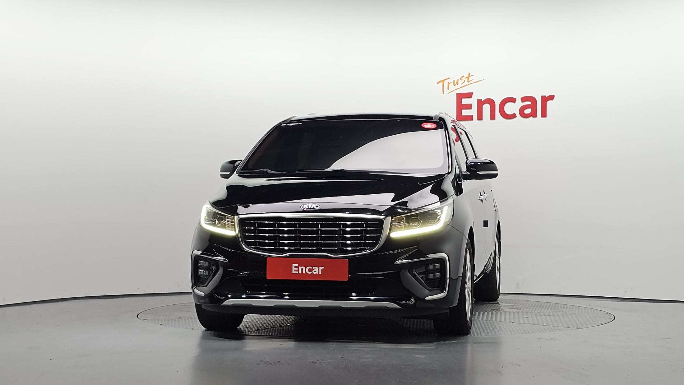 KIA CARNIVAL photo 3
