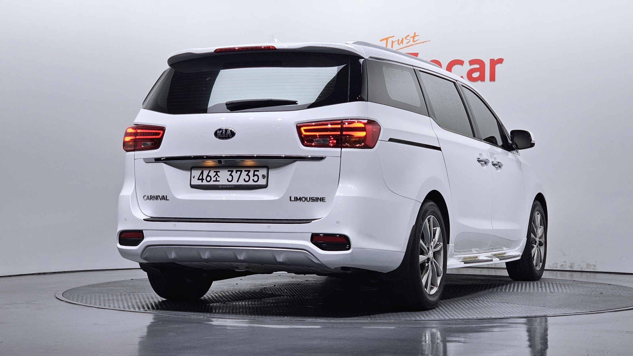 KIA CARNIVAL photo 2