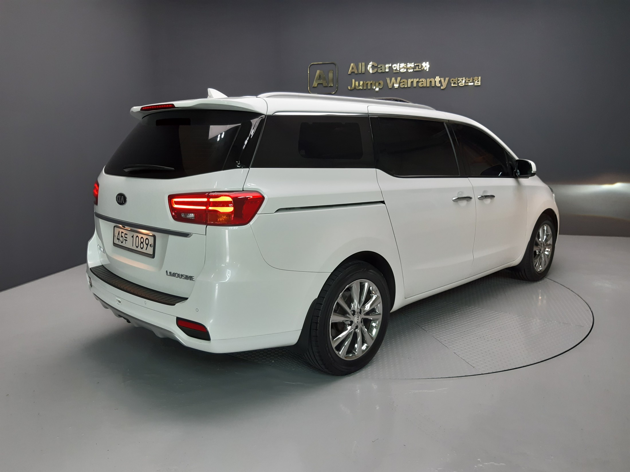 KIA CARNIVAL photo 2