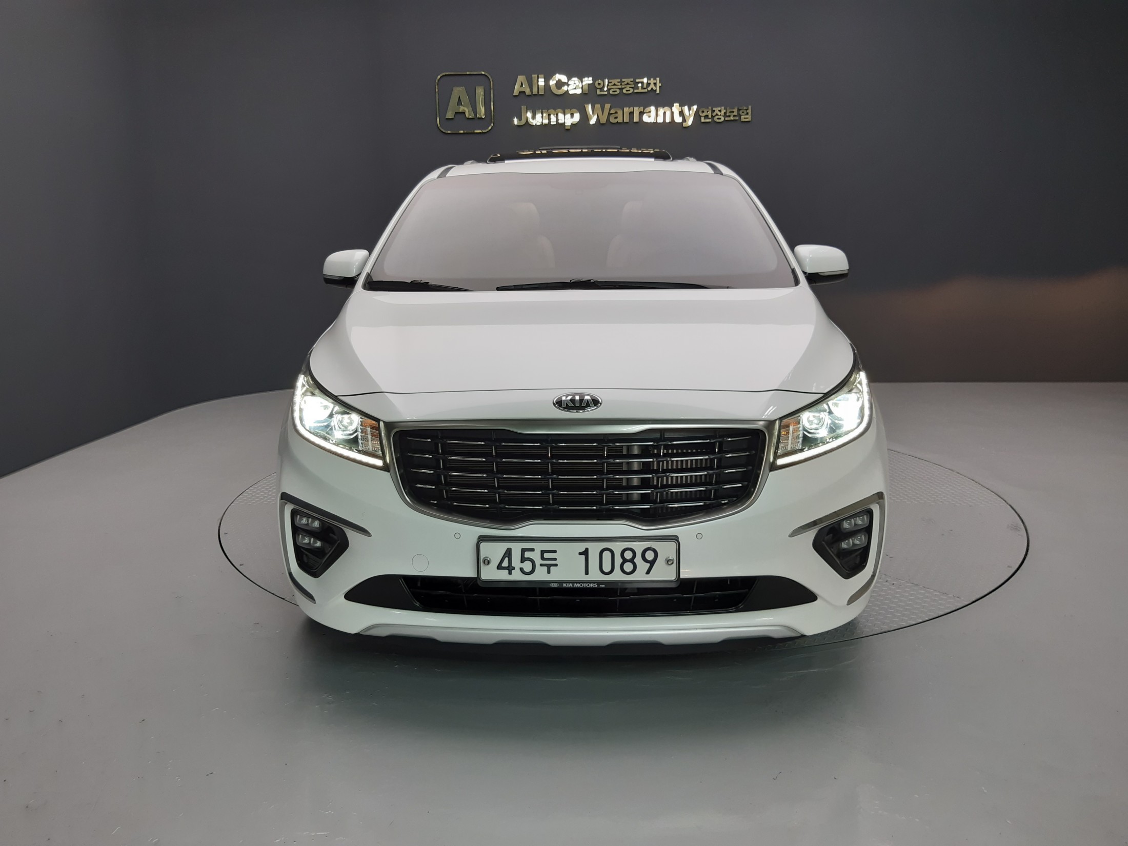 KIA CARNIVAL photo 3