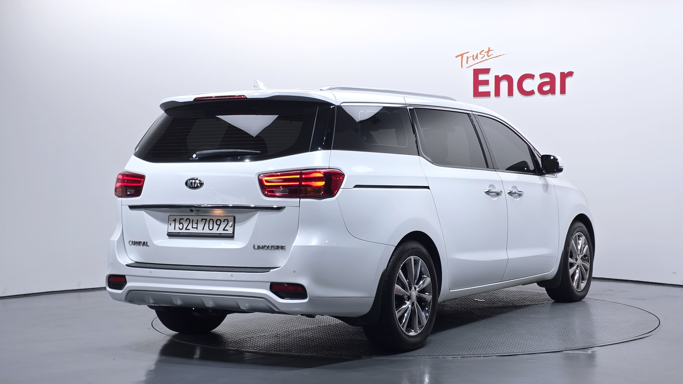 KIA CARNIVAL photo 2