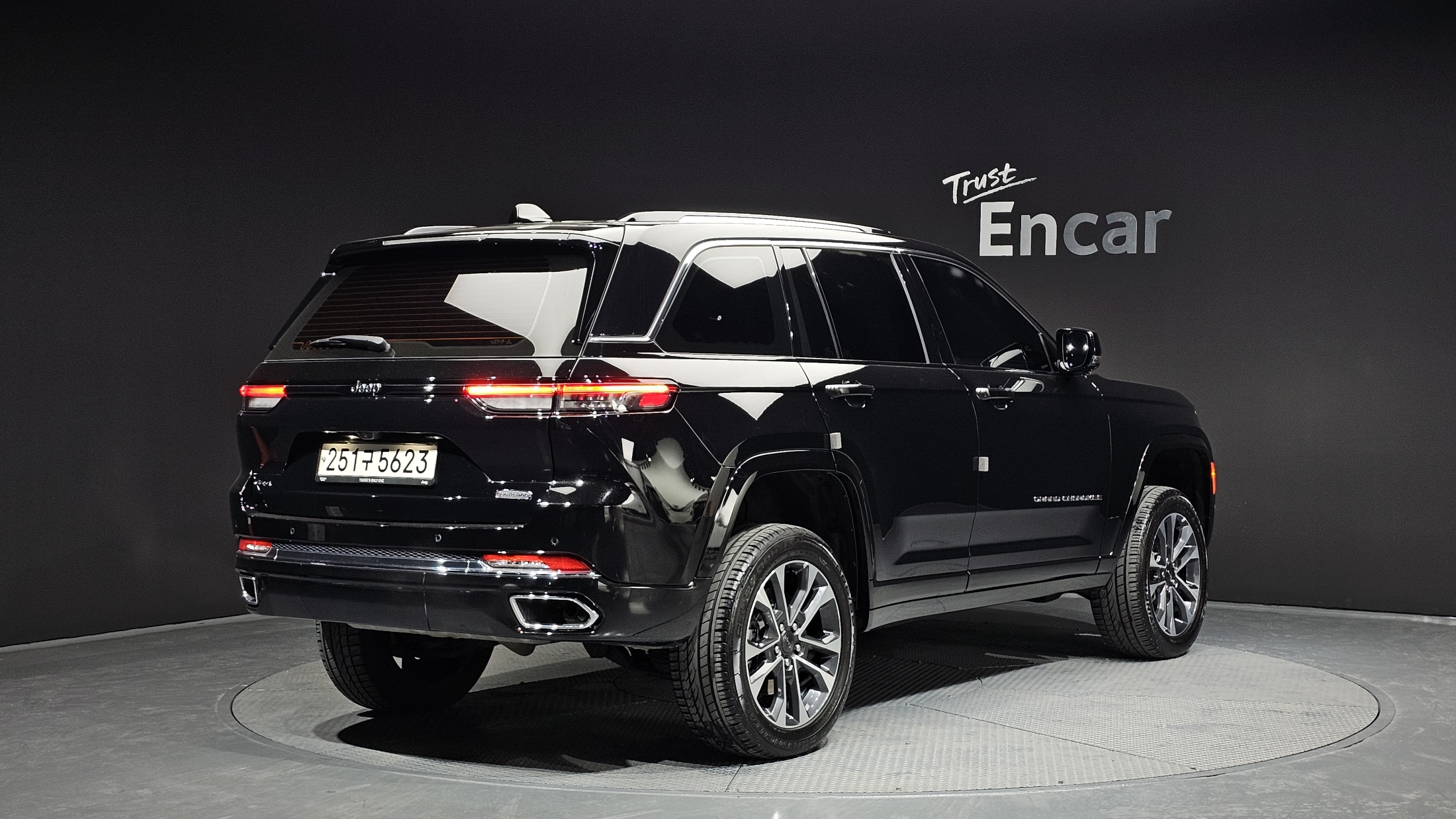 JEEP GRAND CHEROKEE photo 2
