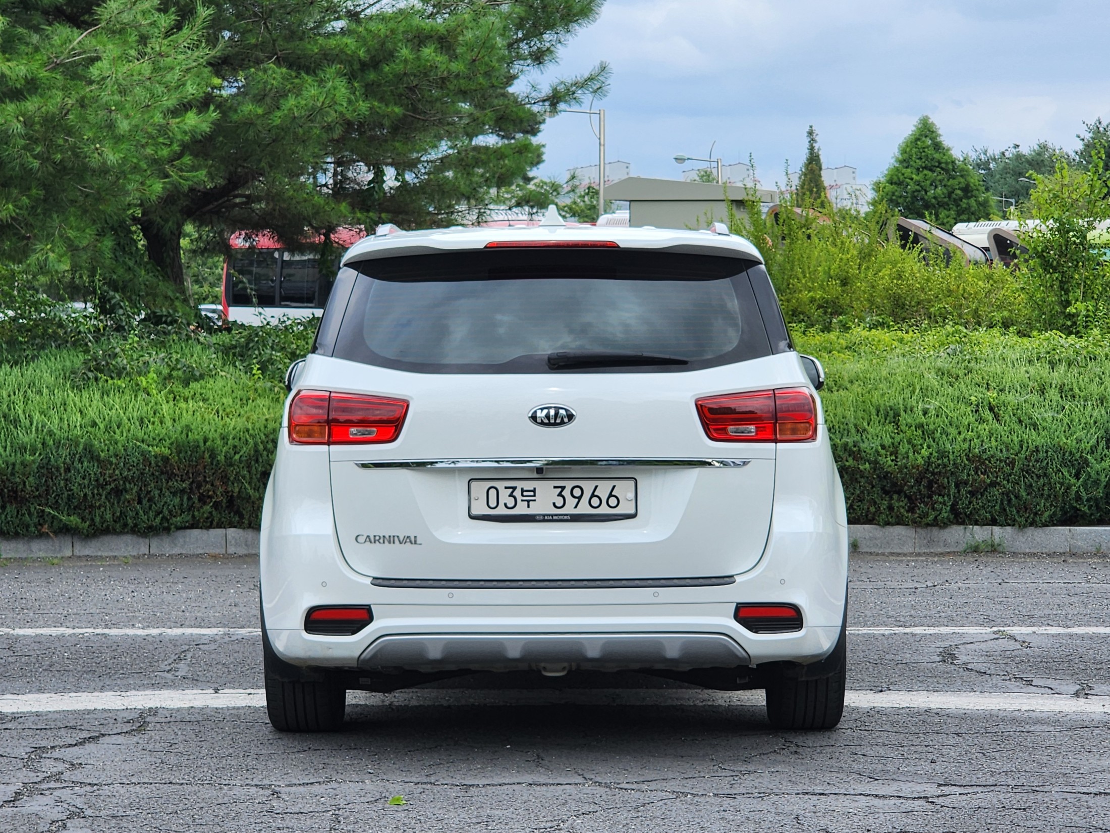 KIA CARNIVAL photo 2