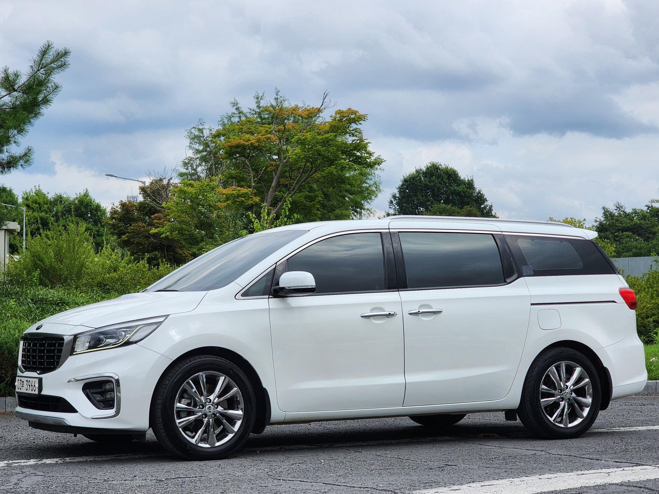 KIA CARNIVAL photo 3