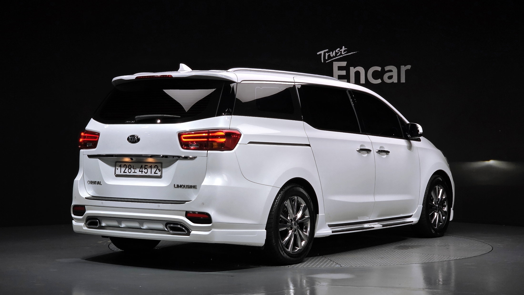 KIA CARNIVAL photo 2