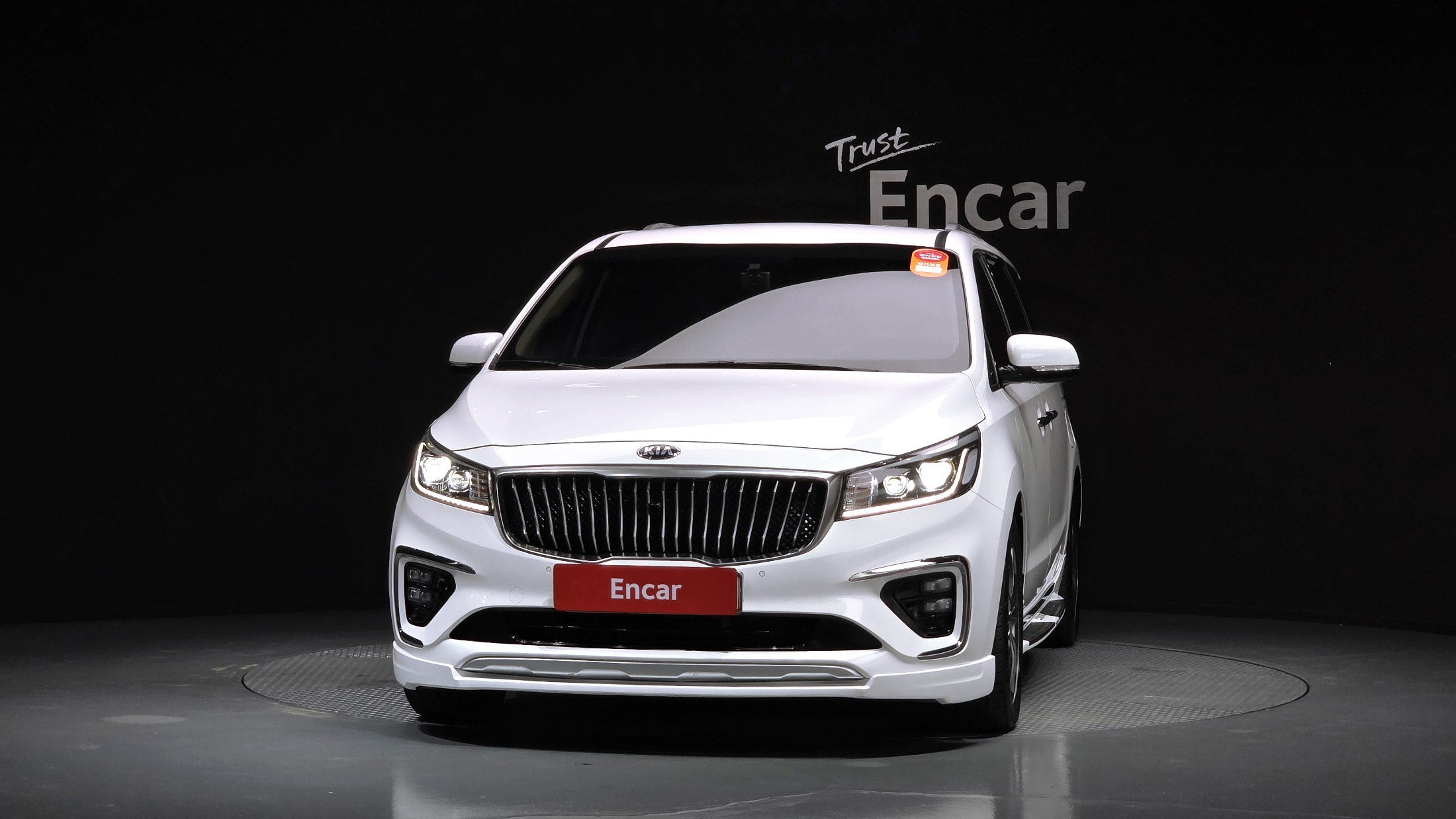 KIA CARNIVAL photo 3