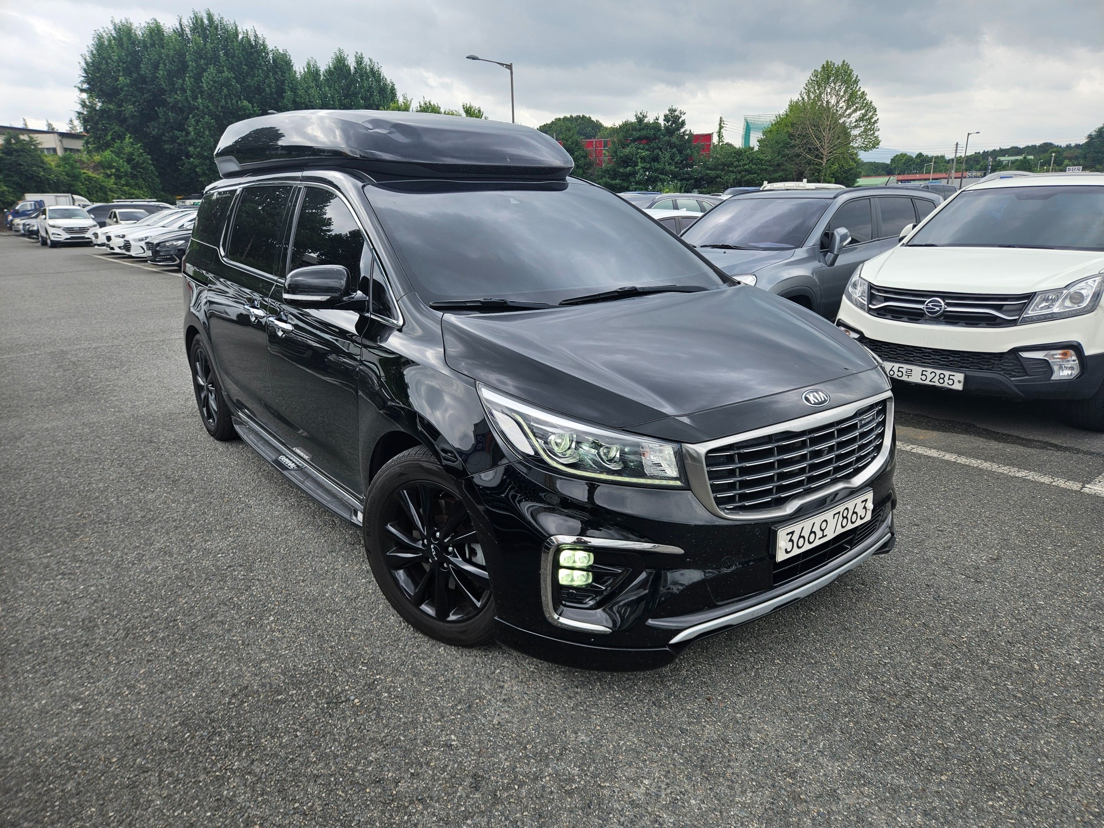 KIA CARNIVAL photo 2