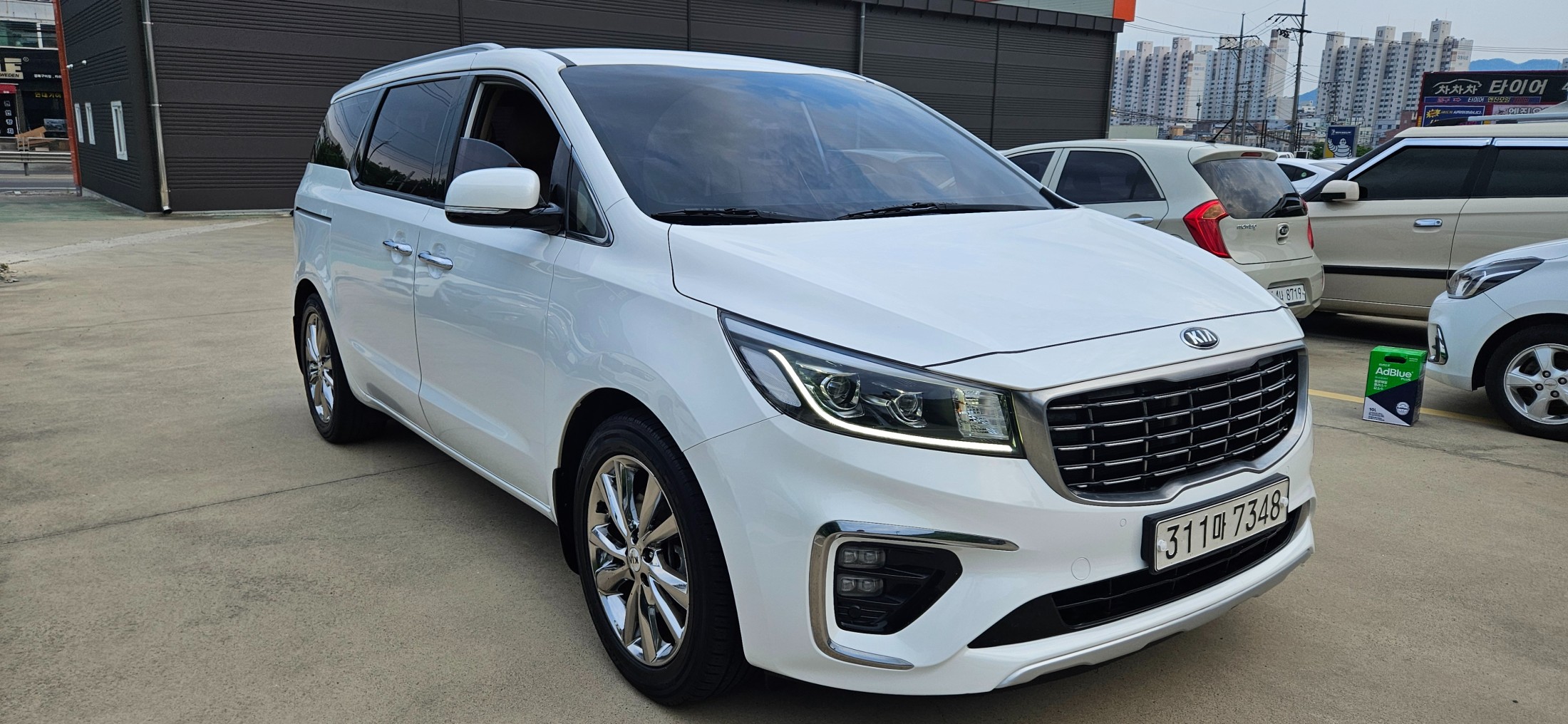 KIA CARNIVAL photo 2