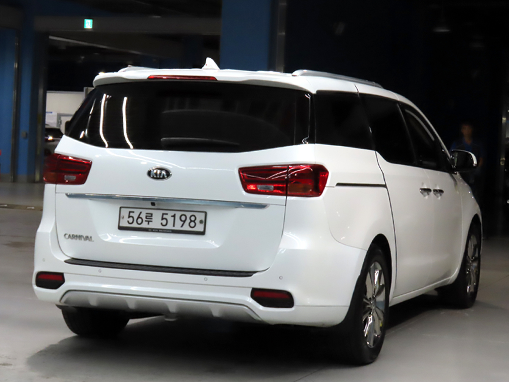 KIA CARNIVAL photo 3