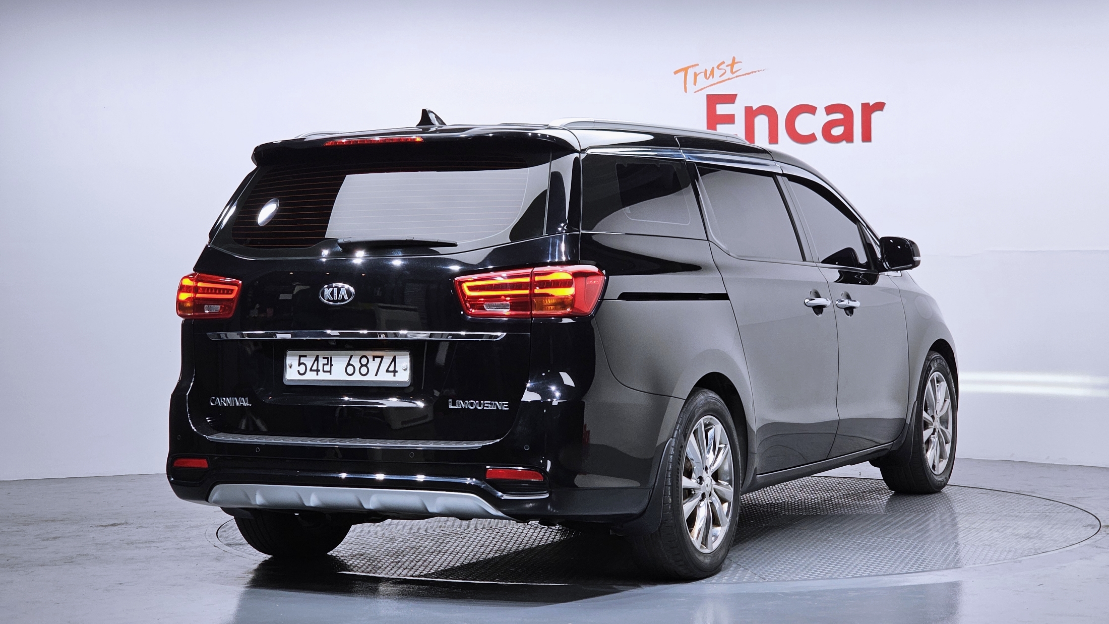 KIA CARNIVAL photo 2