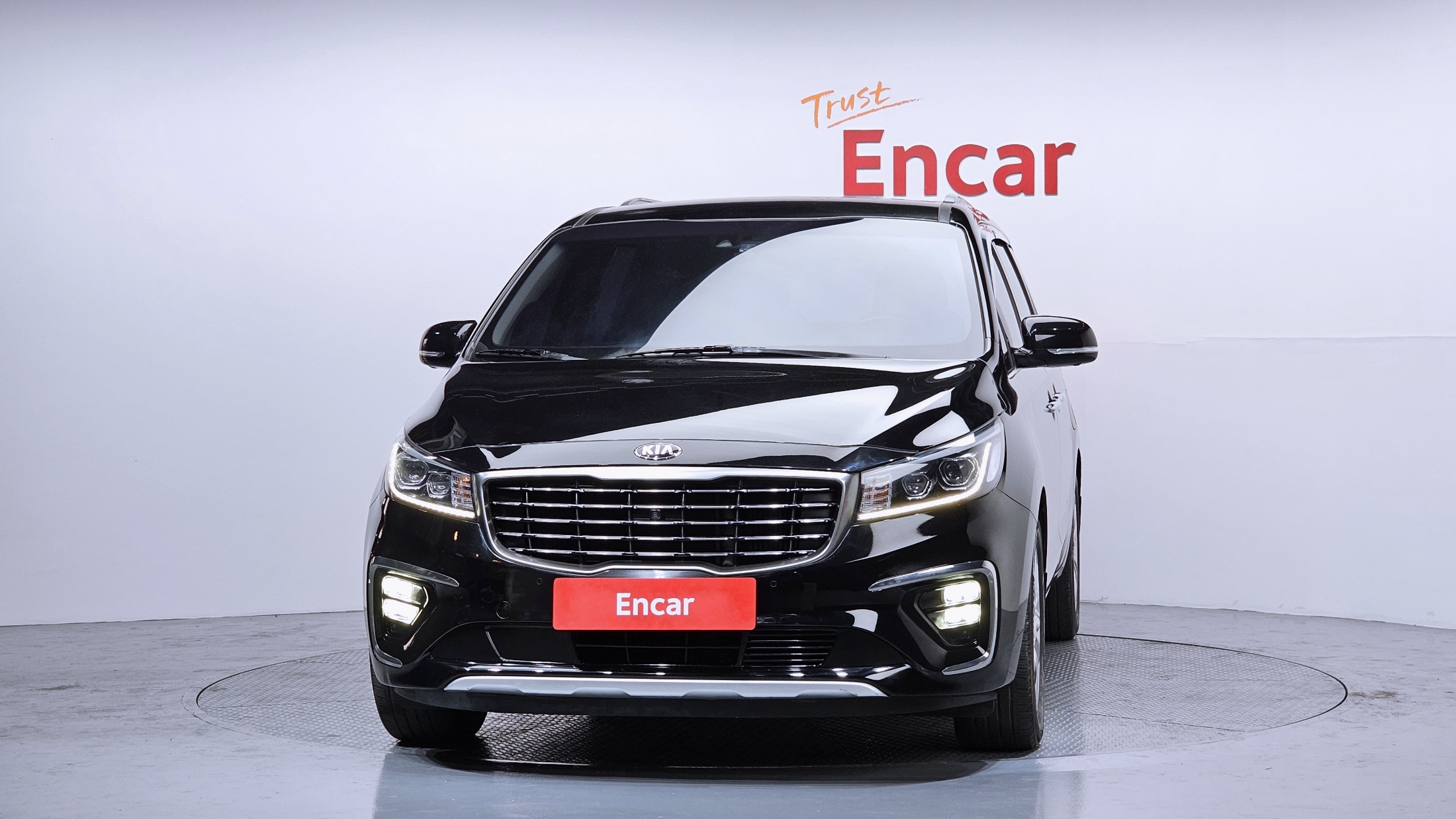 KIA CARNIVAL photo 3