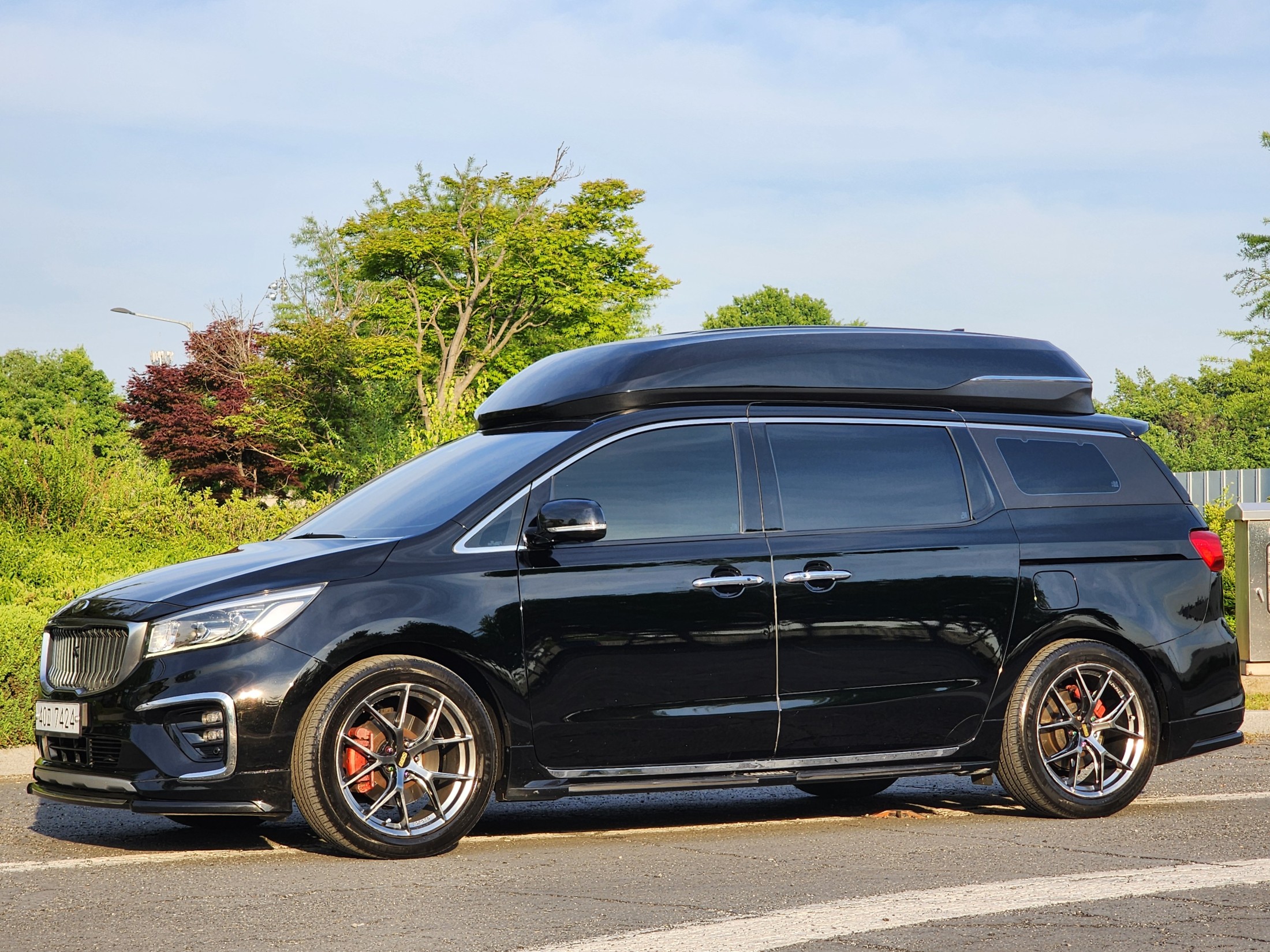 KIA CARNIVAL photo 3