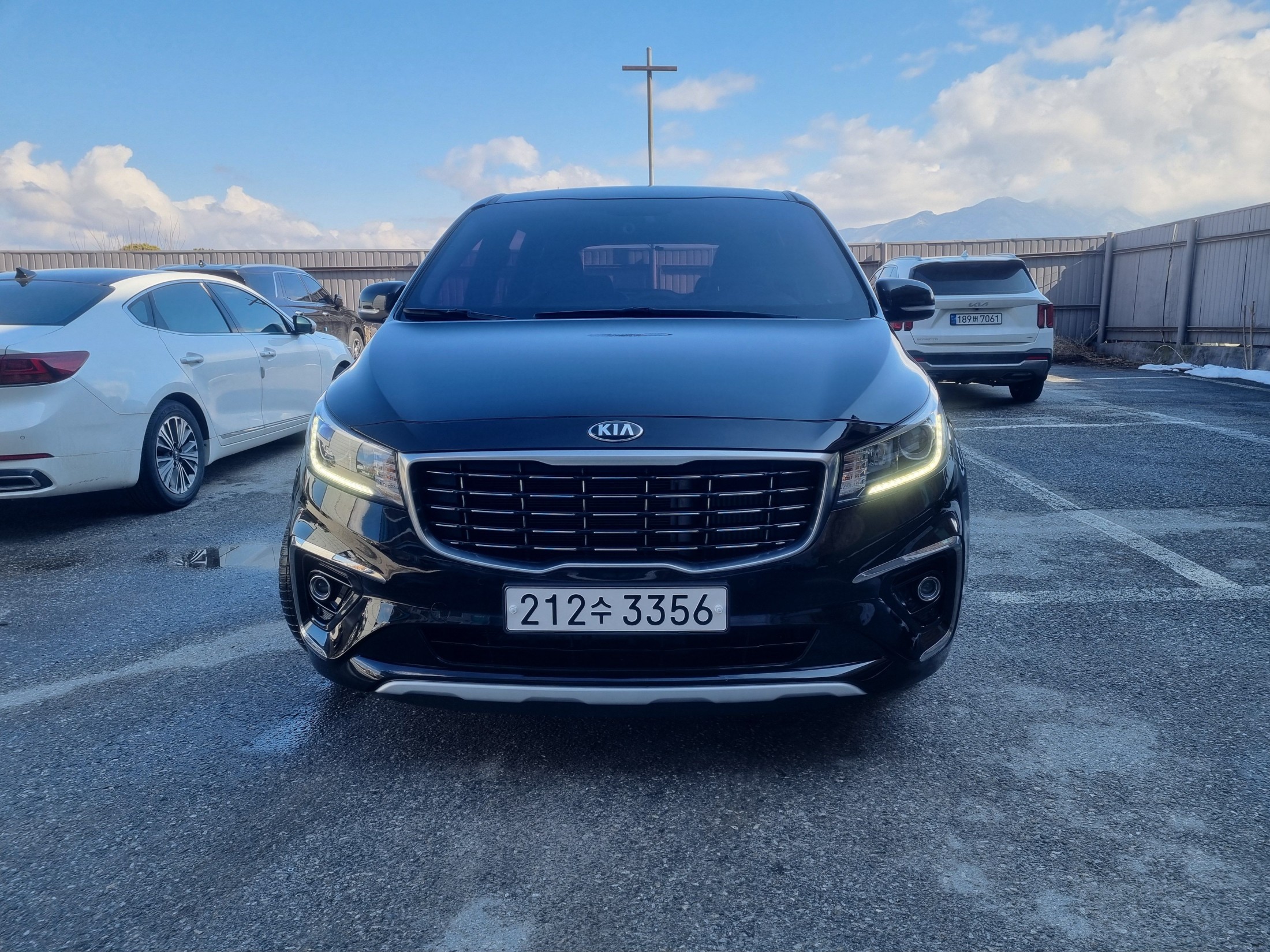 KIA CARNIVAL photo 2