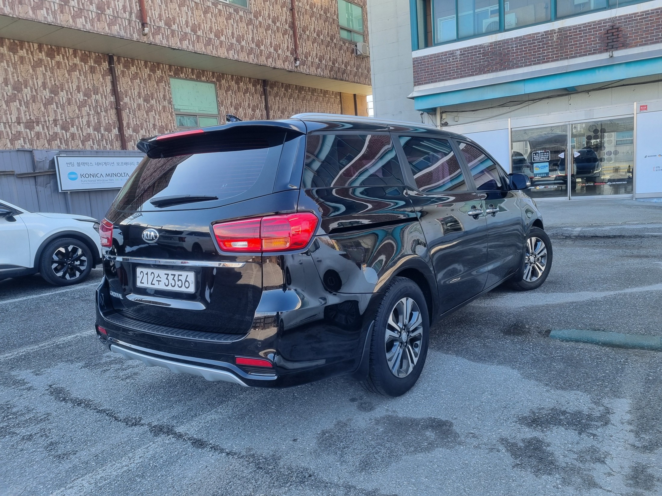 KIA CARNIVAL photo 3