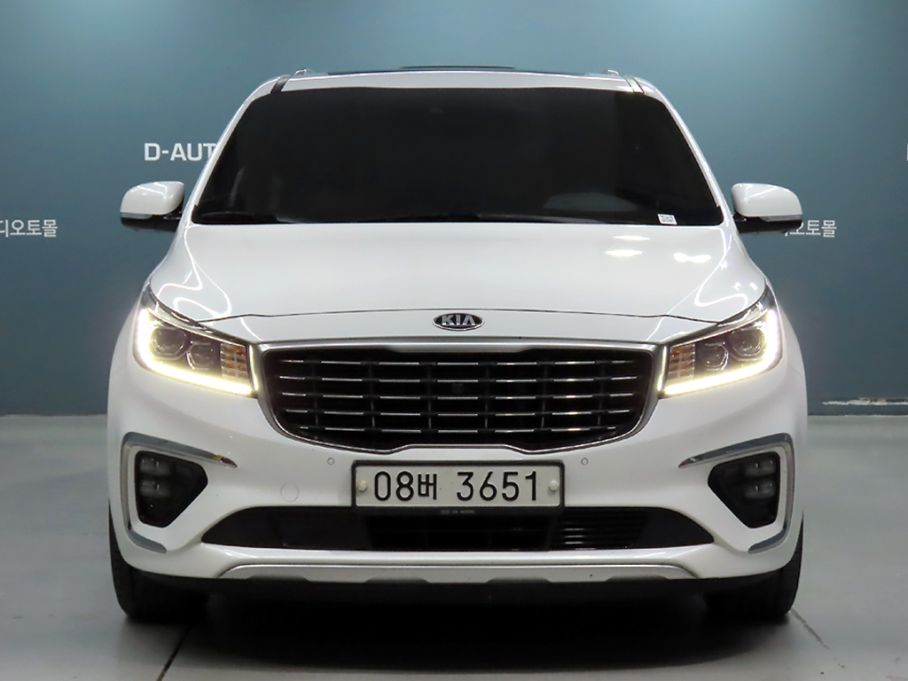 KIA CARNIVAL photo 2