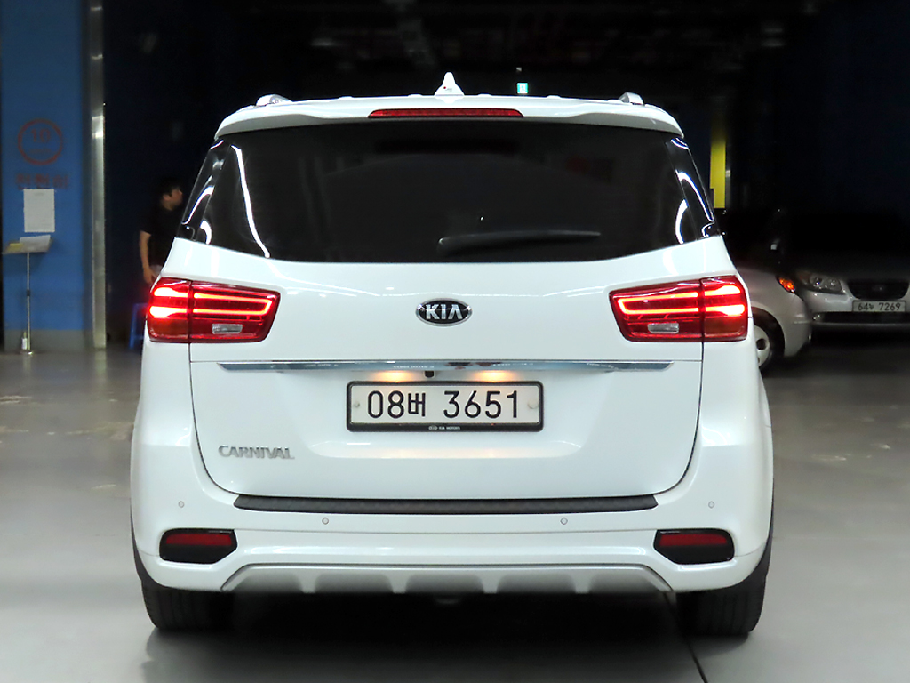 KIA CARNIVAL photo 3