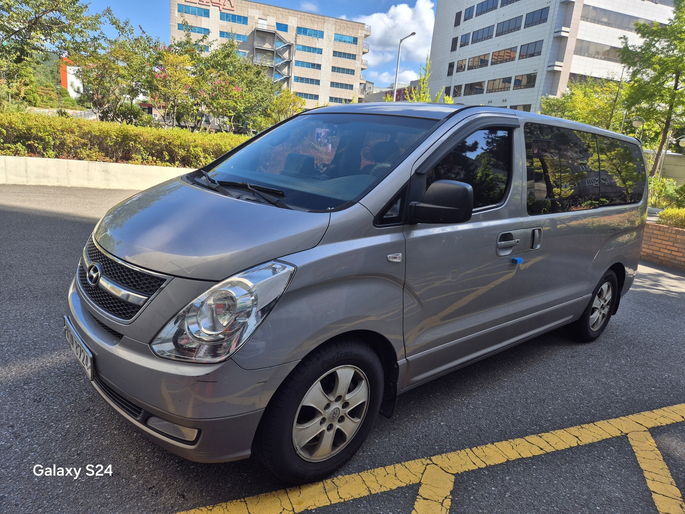 Mazda Bongo front view