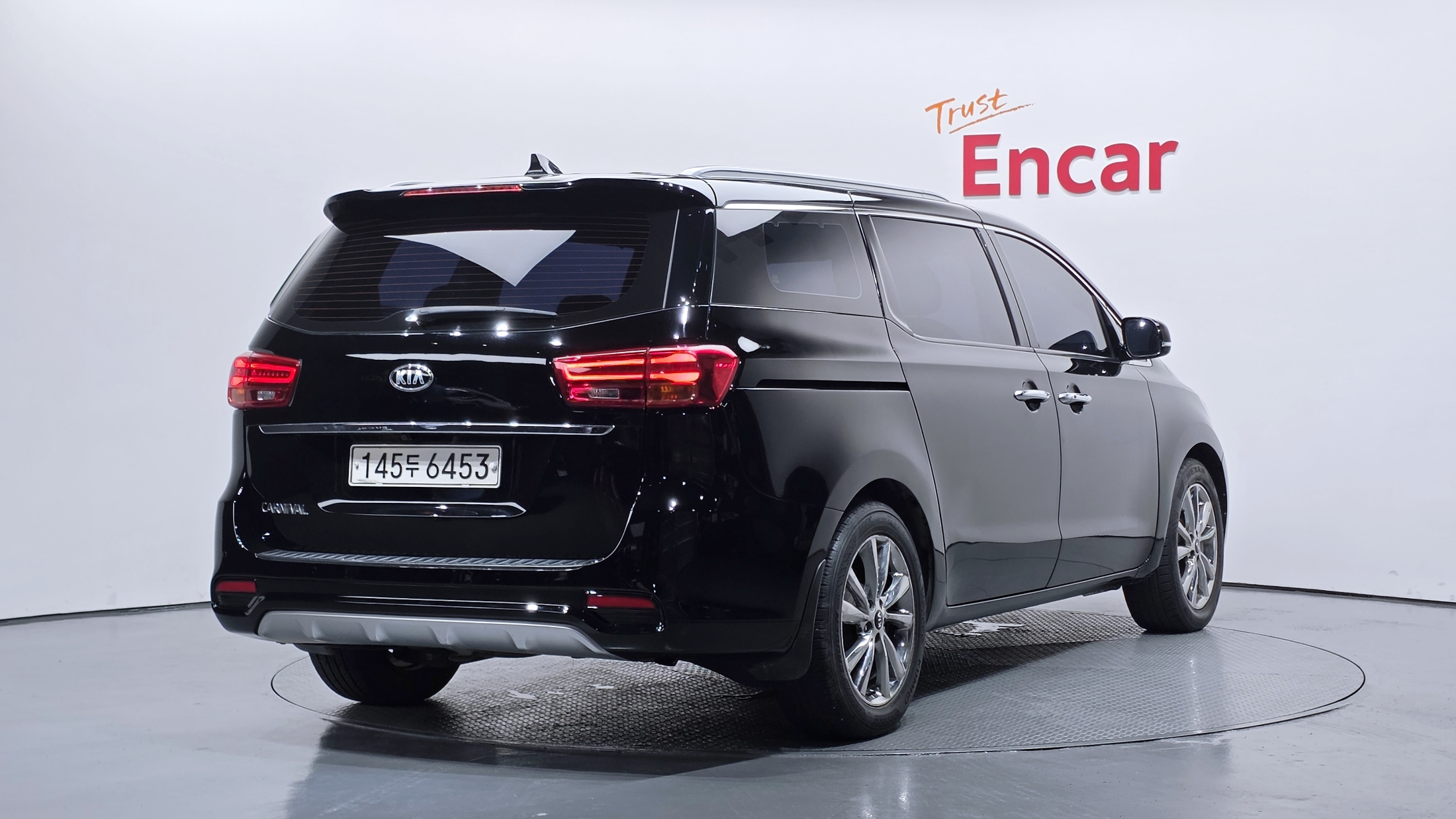 KIA CARNIVAL photo 2