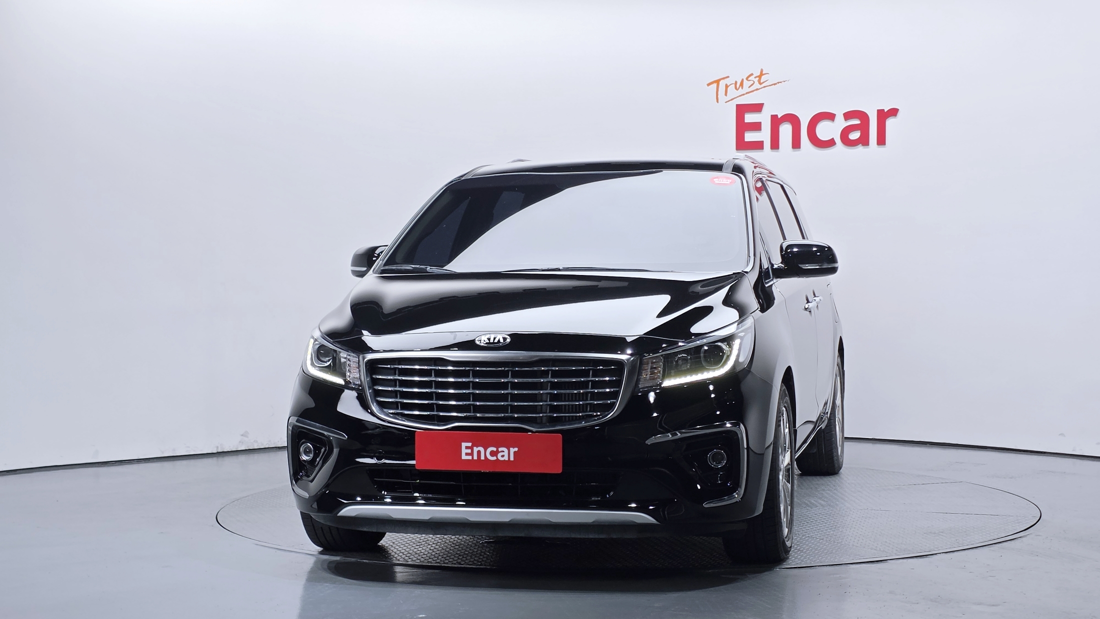 KIA CARNIVAL photo 3