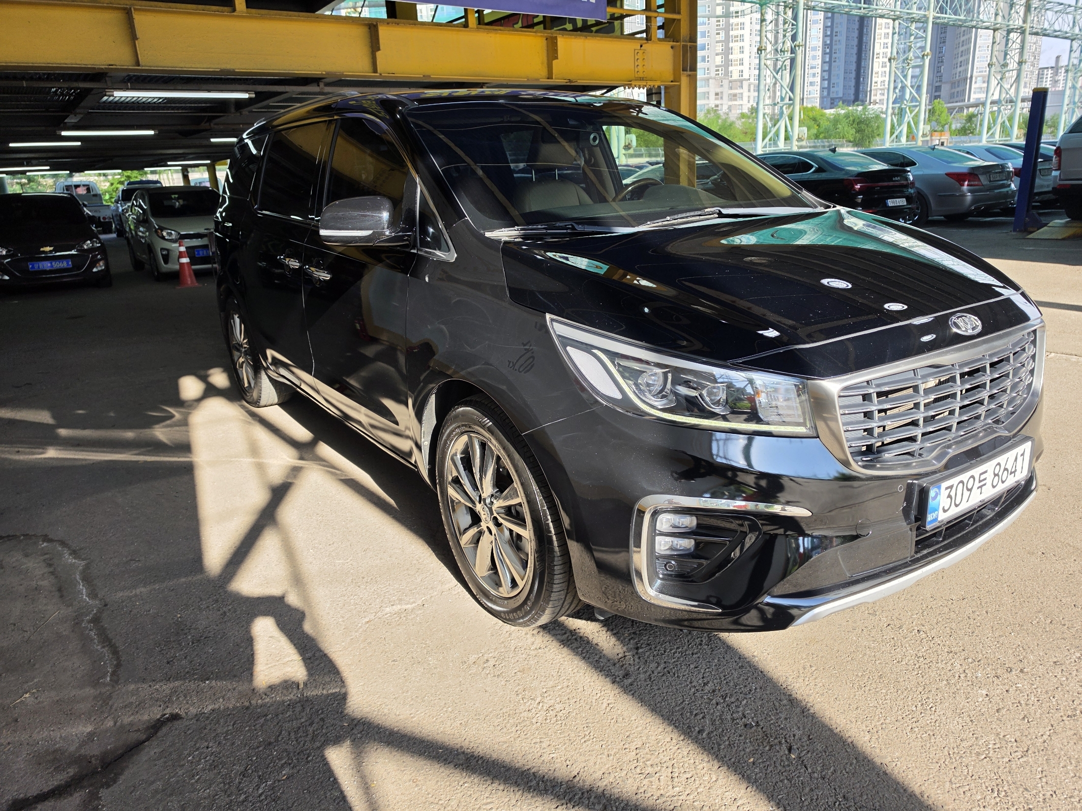 KIA CARNIVAL photo 3