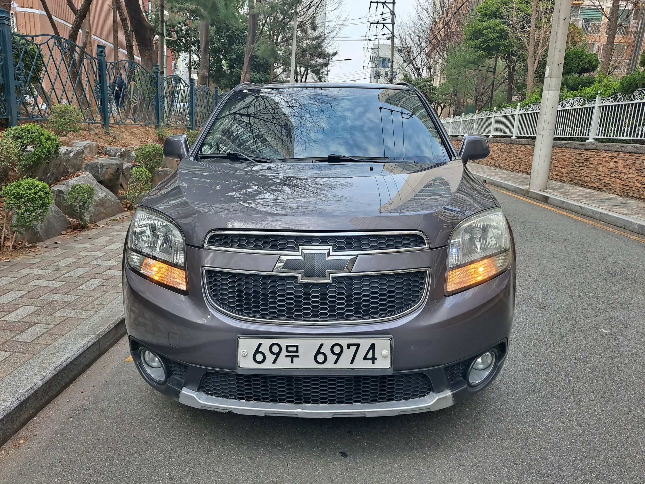 Mazda Bongo front view