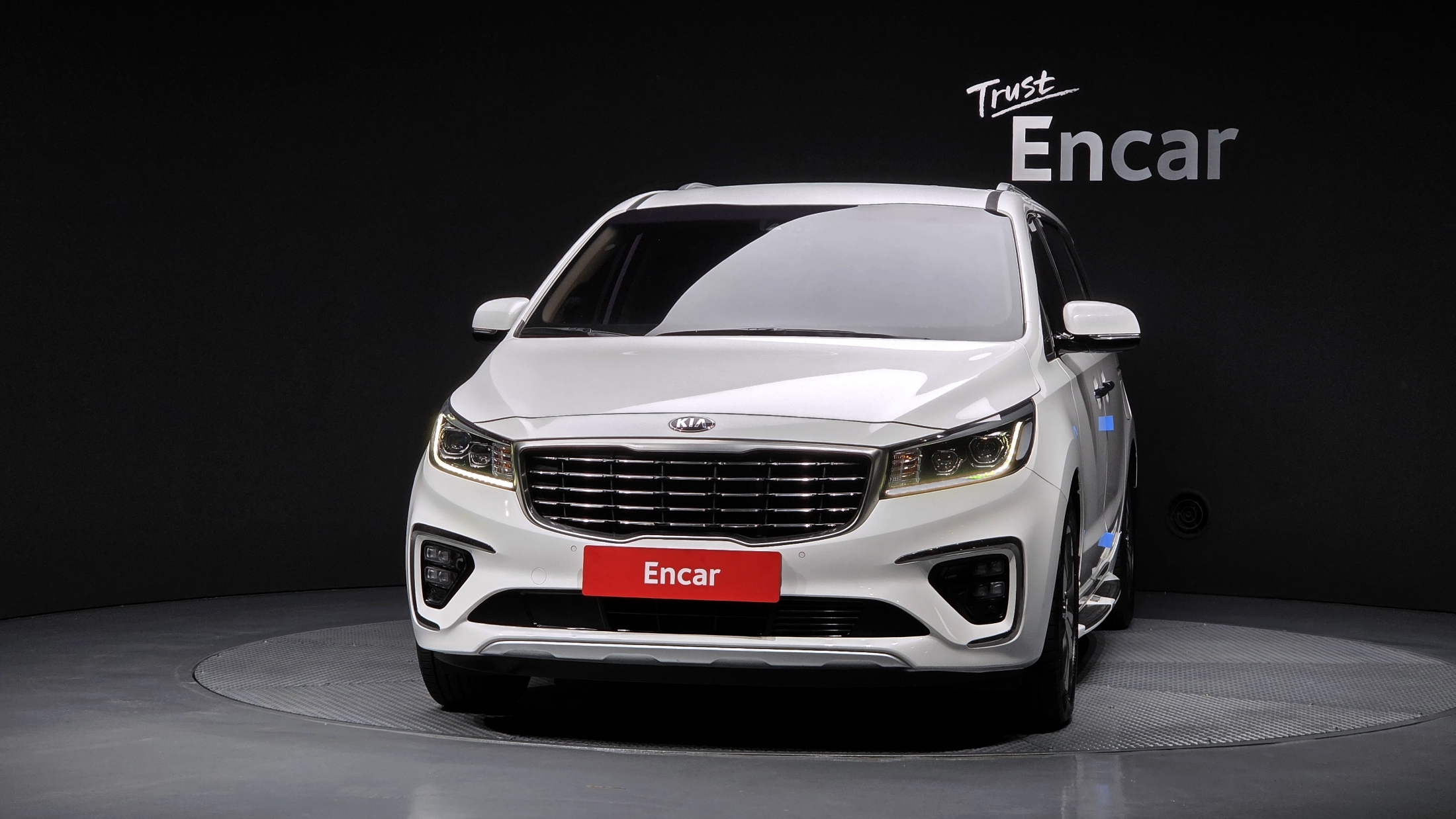 KIA CARNIVAL photo 3