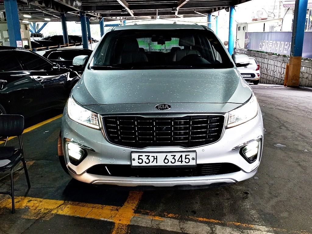 KIA CARNIVAL photo 2