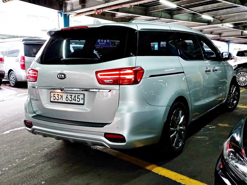 KIA CARNIVAL photo 3
