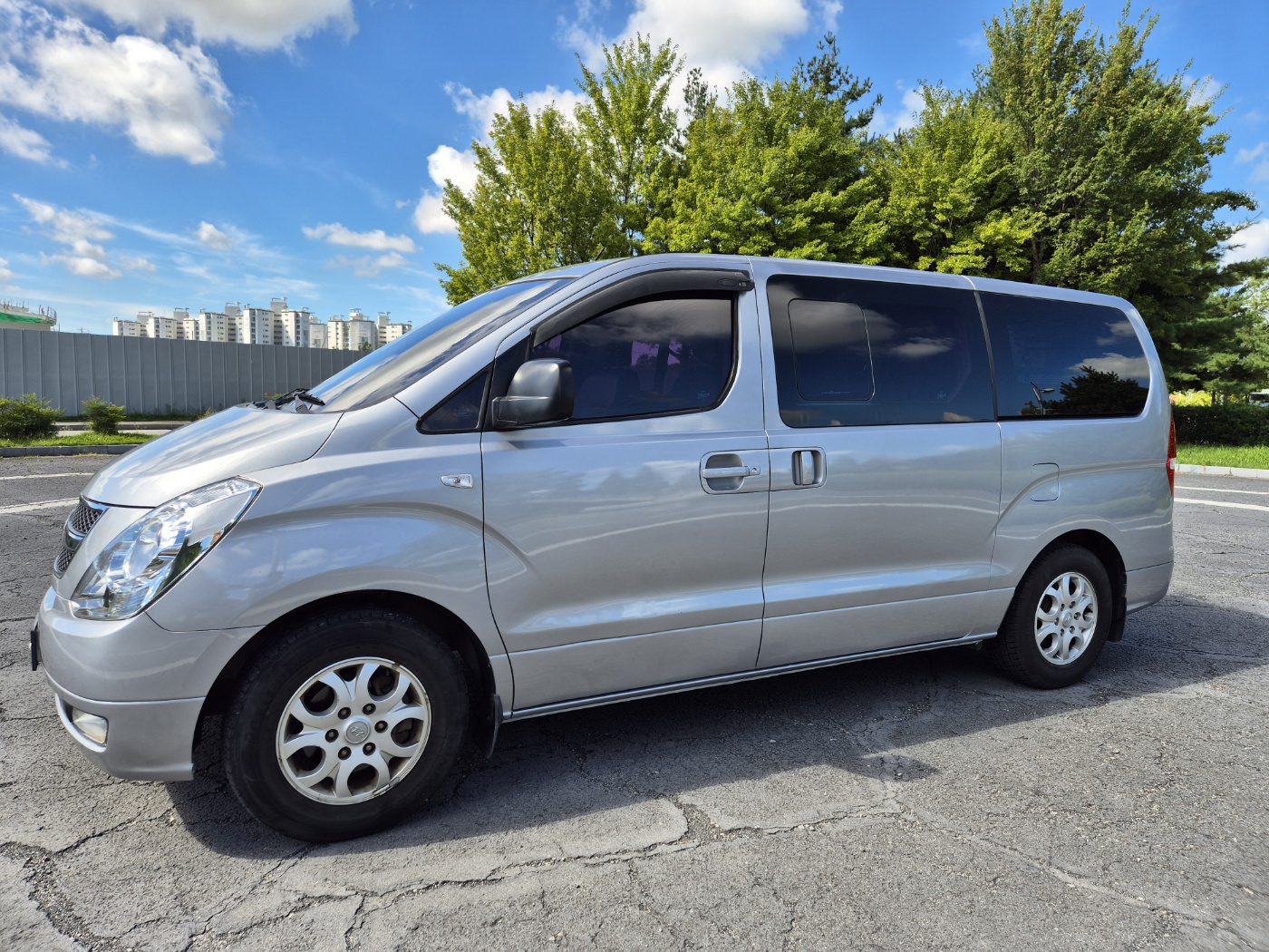 Mazda Bongo front view