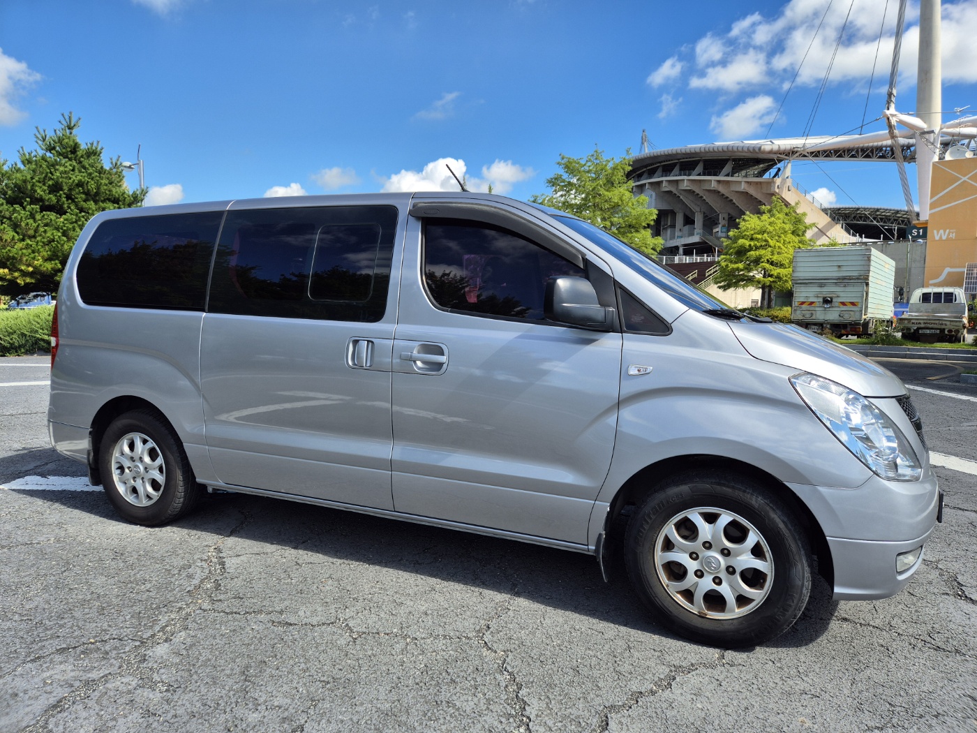 Mazda Bongo rear view