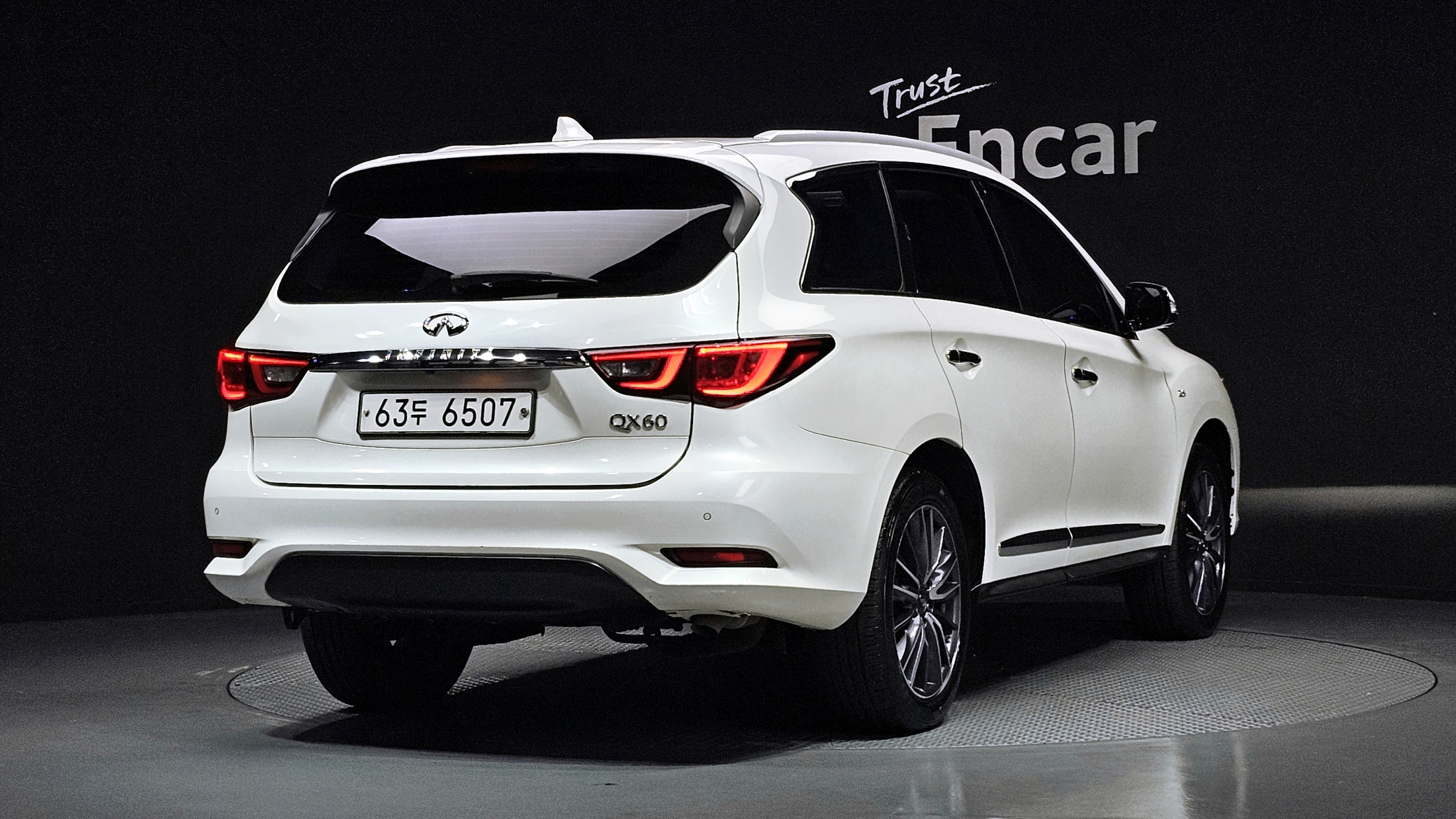 INFINITI QX60 photo 2