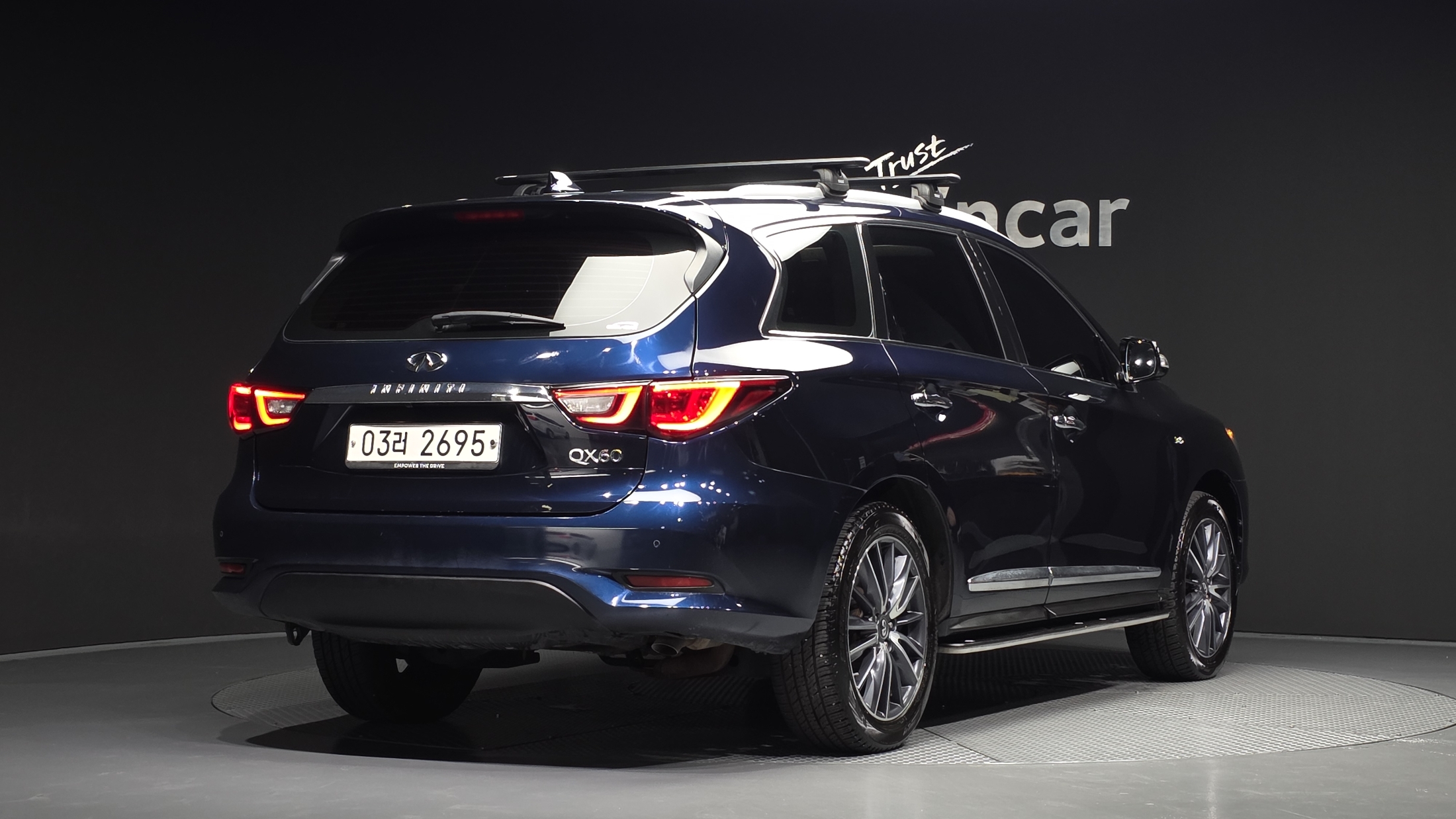 INFINITI QX60 photo 2