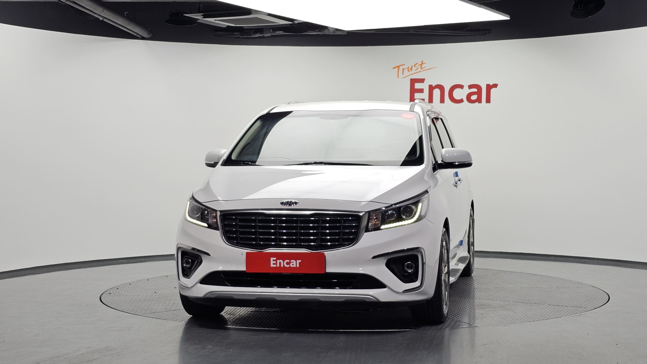 KIA CARNIVAL photo 3