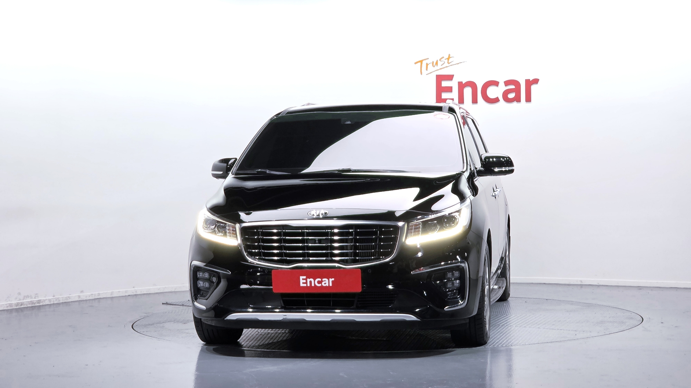 KIA CARNIVAL photo 3