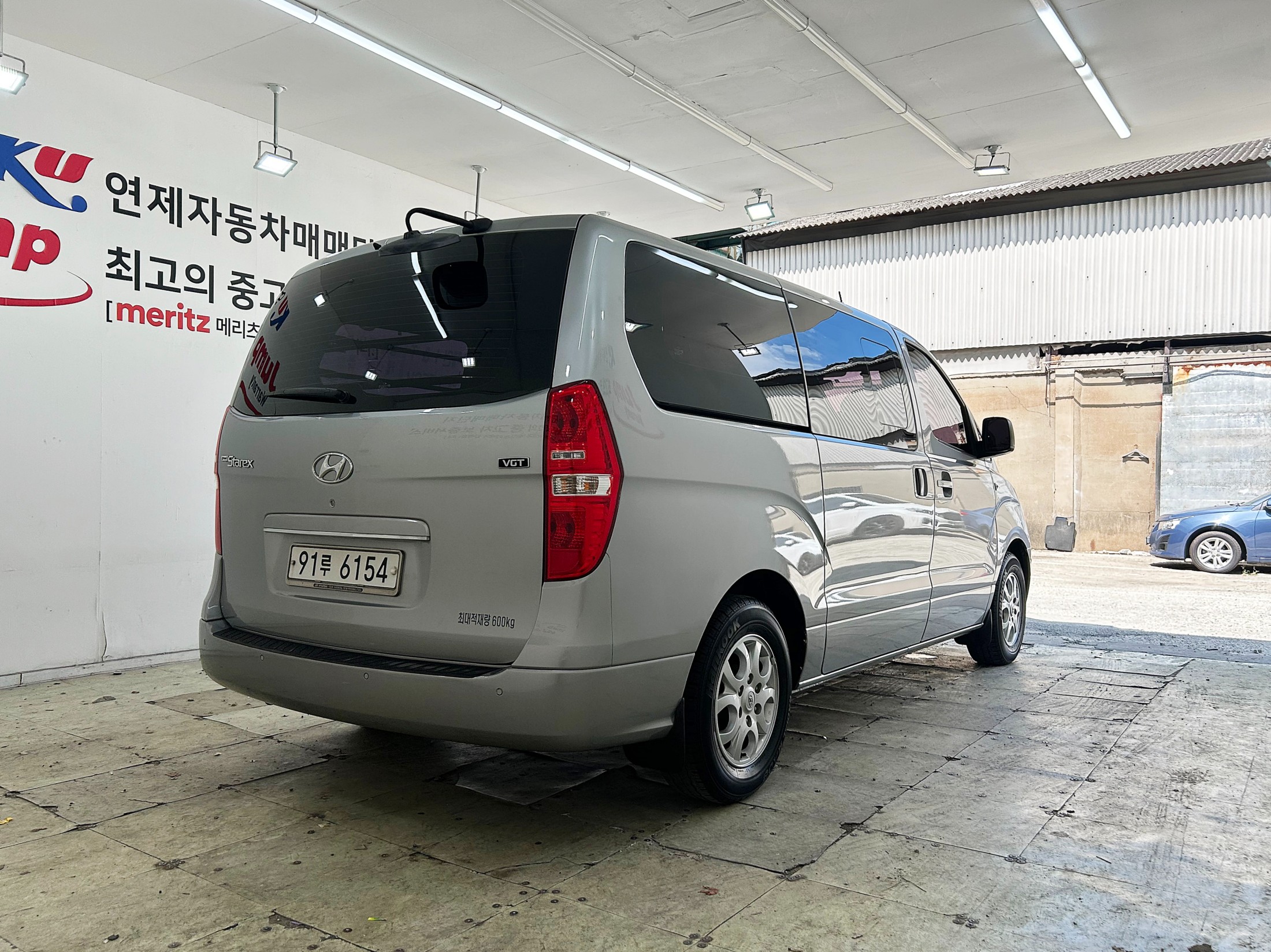 Mazda Bongo front view