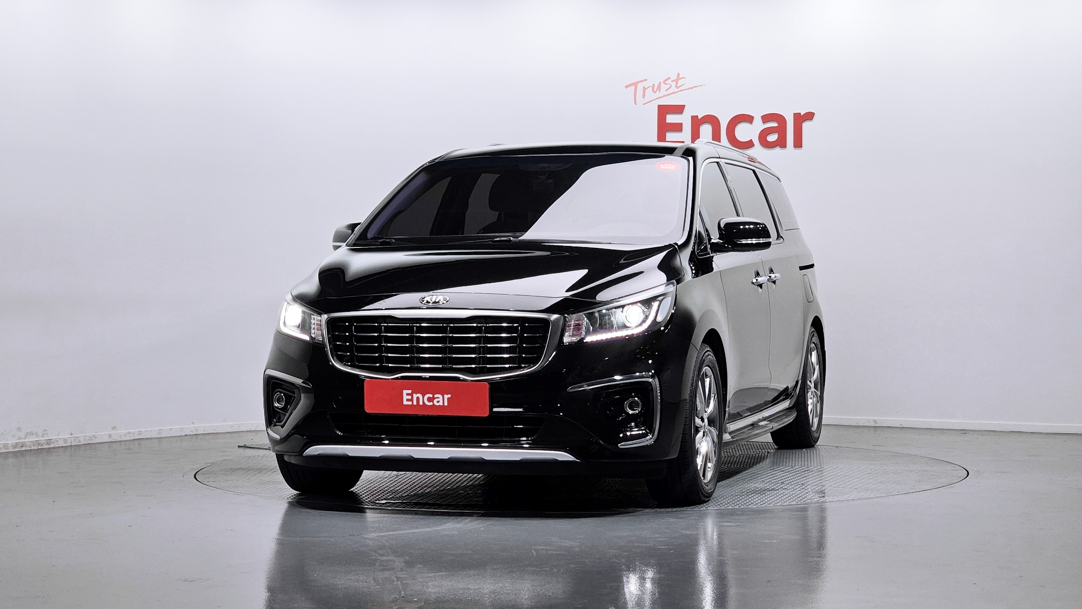 KIA CARNIVAL photo 3