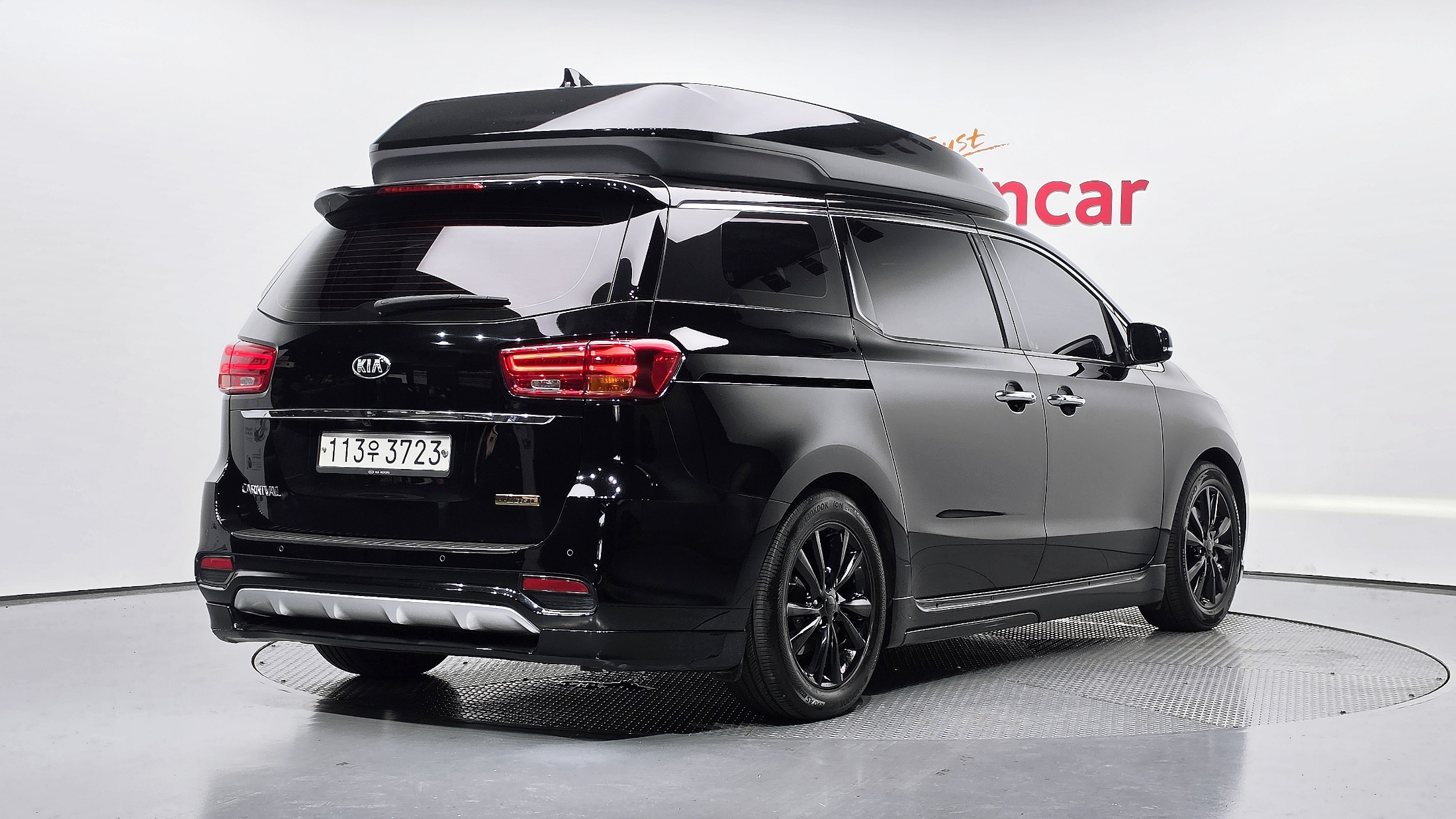 KIA CARNIVAL photo 2