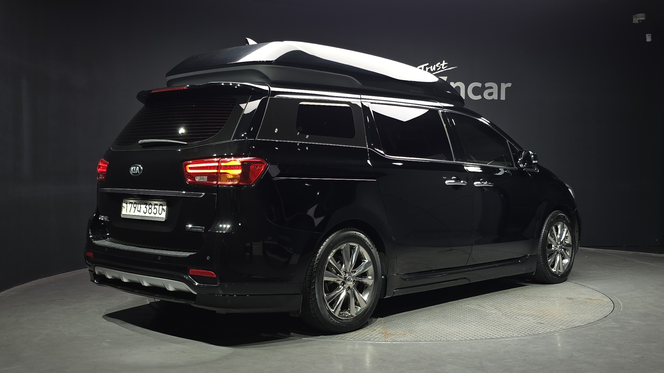 KIA CARNIVAL photo 2