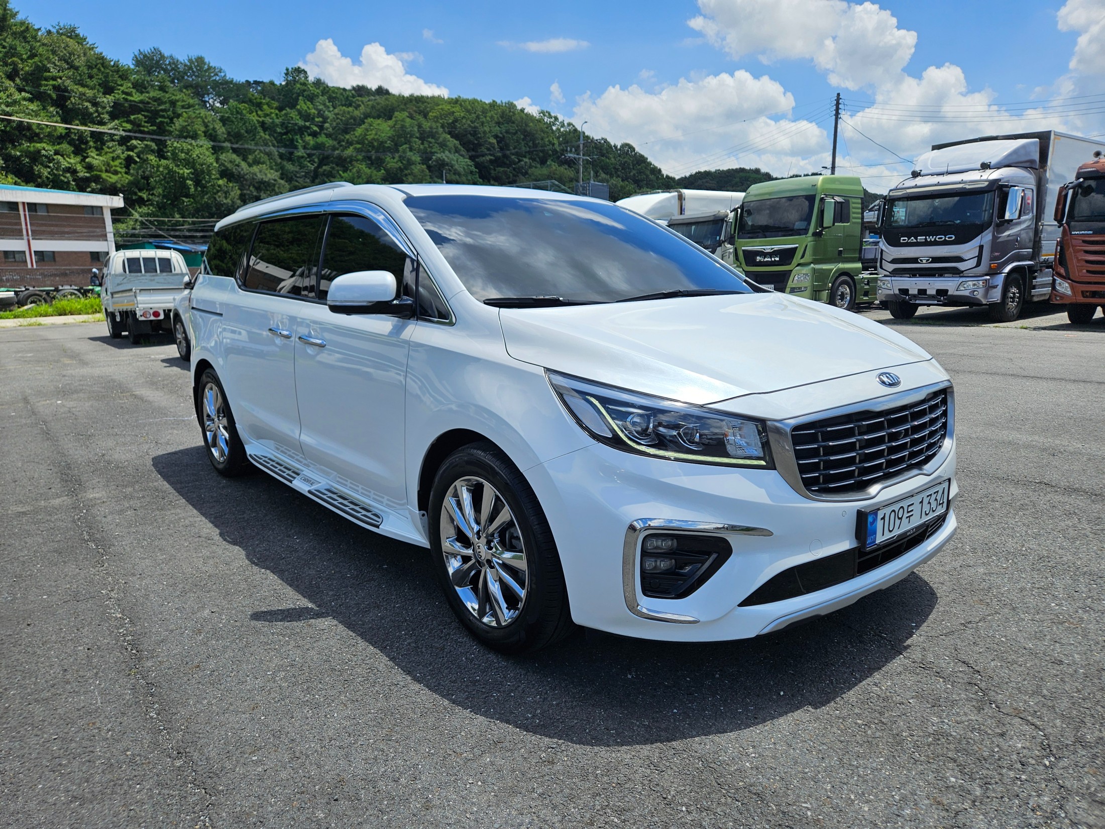 KIA CARNIVAL photo 2