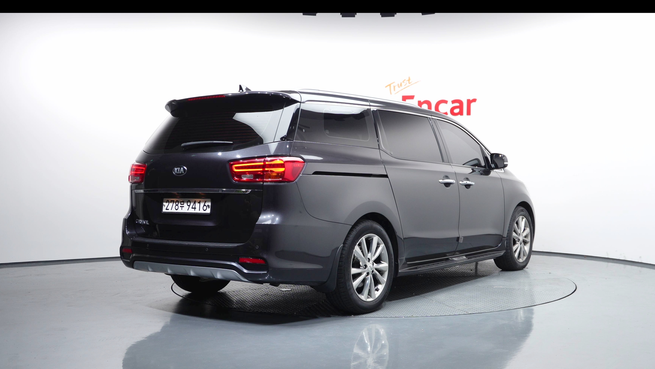 KIA CARNIVAL photo 2