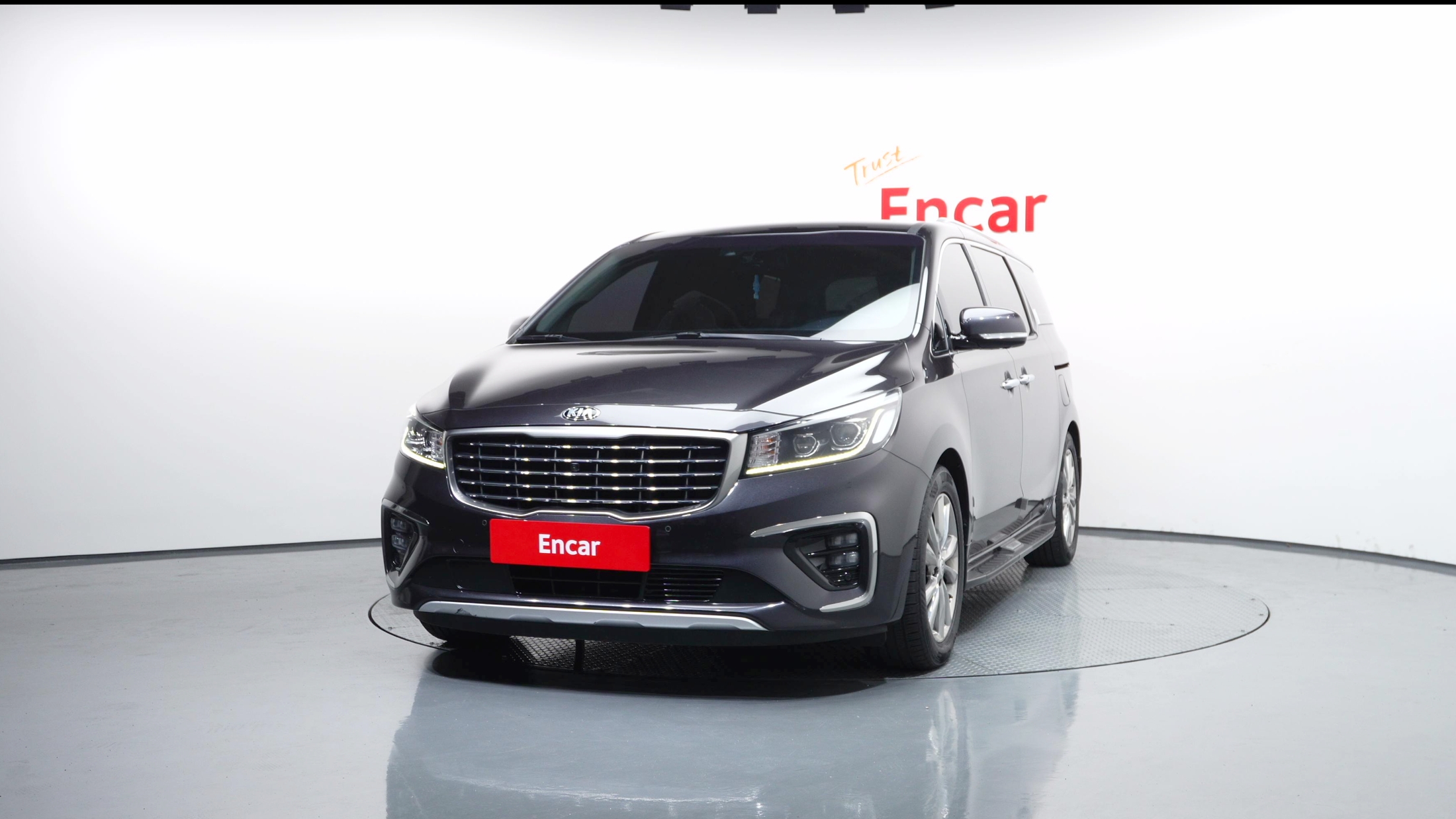 KIA CARNIVAL photo 3