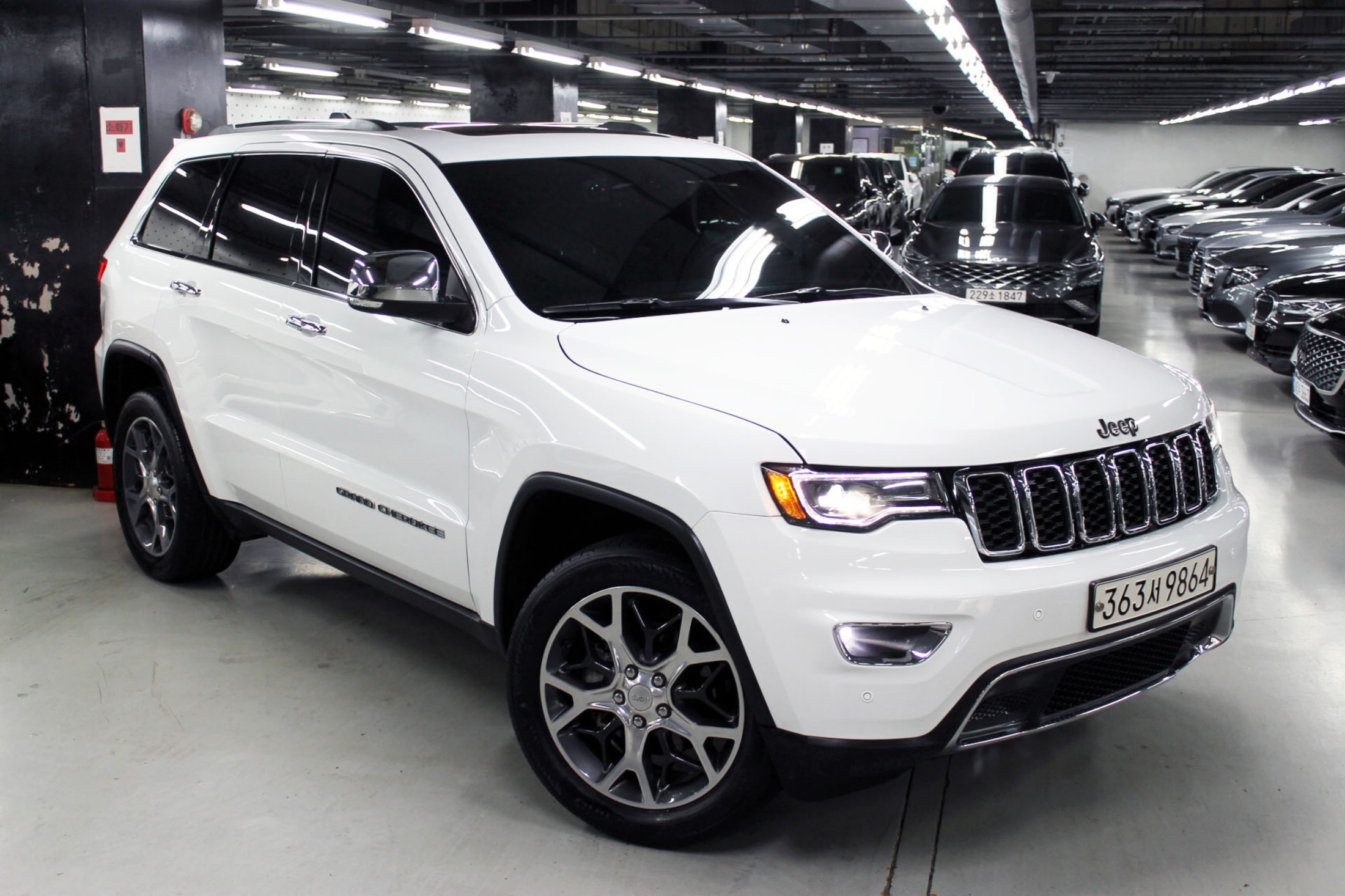 JEEP GRAND CHEROKEE photo 2