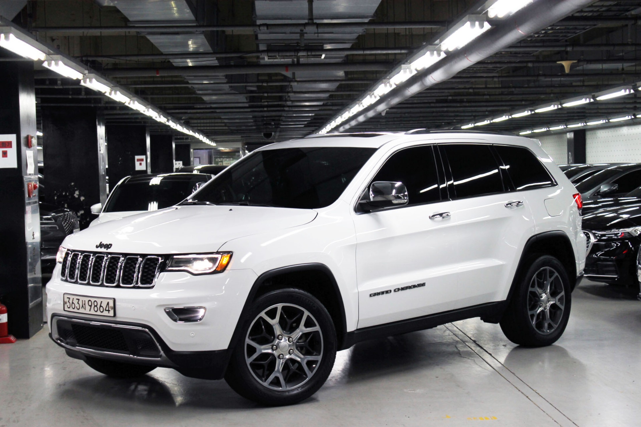 JEEP GRAND CHEROKEE photo 3