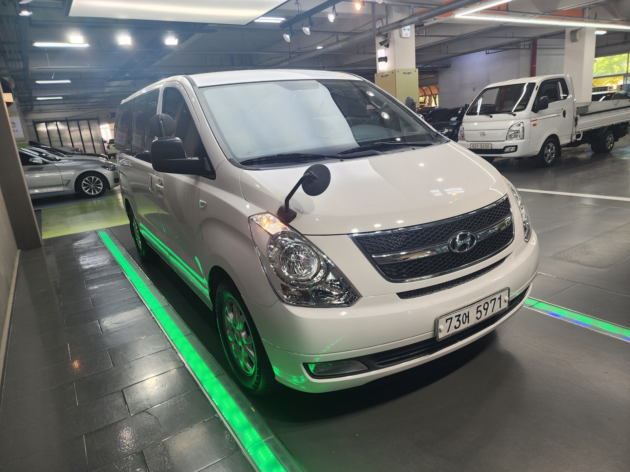 Mazda Bongo front view