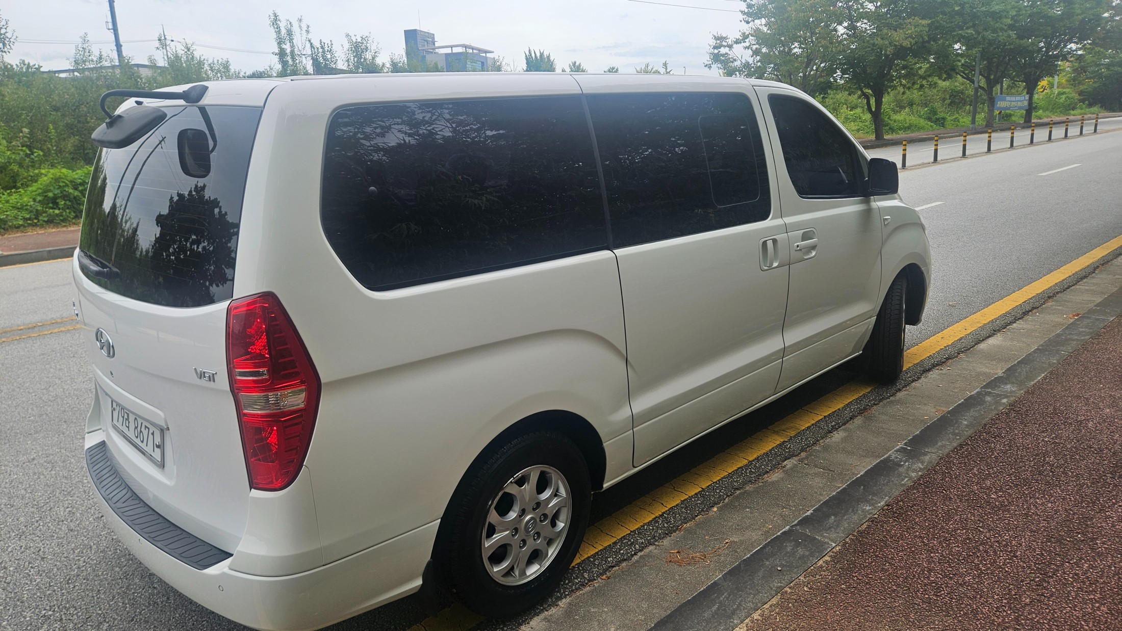 Mazda Bongo rear view
